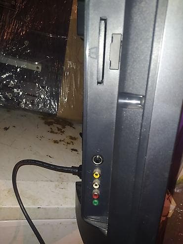 mali televizori: Sony LCD televizor sa ugrađenim zvučnikom/soundbarom u donjem delu — 4