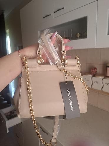 gucci torbica: Elegantna torbicaa u toploj bež nijansi sa zlatnim detaljima. - — 3