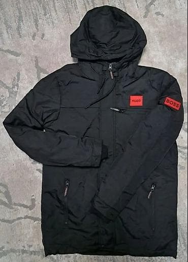 Muška jakna sa kapuljačom – crna, sportsko-urbanog stila. -