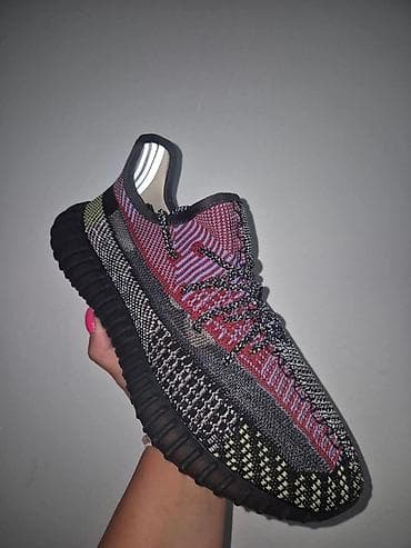 bugati patike: Yezzy lepo odradjene
Urezan boost u djonu
36-48
4000 din
SS🖤 — 2