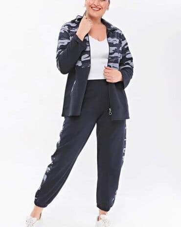 muske trenerke 4xl: Crna i teget
2xl - 4xl
4200 — 12