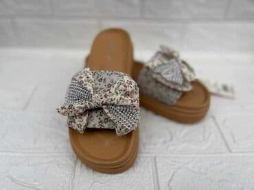 najk papuče: 36-40
1600 din
Roba sa kosova — 5