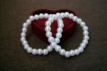 narukvica od perlica: Dve biserne narukvice. Prilagodljive svakoj ruci. Nenošene. Obe za — 2