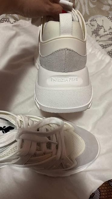 Donji delovi trenerke: Patike 36.5 Nove obuvane dva puta — 3