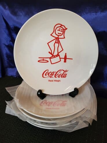 plasticne case za desert novi sad: Tanjiri novi 2 Coca Cola porcelanski. Tanjiri beli sa dezenom,sve na — 4