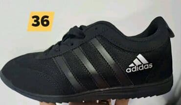 paciotti patike crne: Crne Adidas patike – broj 36 - Model sa niskim profilom i klasičnim — 1