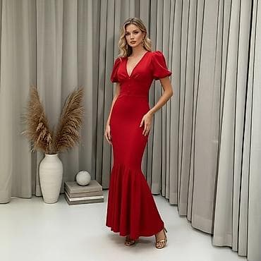 Elegantna duga večernja haljina s volanom
3200din
S M L