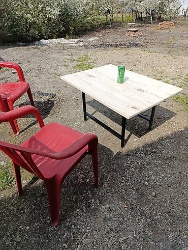 Stilski klub stolovi: Stolić od punog drveta sa metalnim nogama - Radna ploča: puno drvo sa — 9