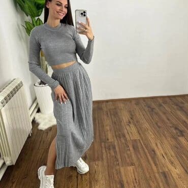 zenski kompleti za punije dame: Kompleti 2700din
s m l xl — 3