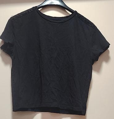 kamena strela: Crna ženska majica kratkih rukava sa čipkanim detaljima - Boja: crna — 1