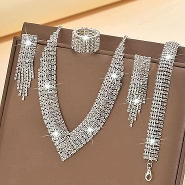nakit s kristali: Svečani set nakita sa kristalima – više delova - Komplet se sastoji — 4