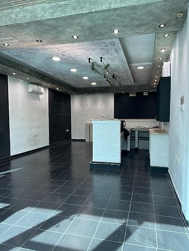 beograd sobe izdavanje: Izdajem lokal 65 m2. Nalazi se u ulici Mice Radakovica 2 J u — 4