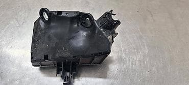 sipka za stvari: KUTIJA SA OSIGURACIMA ZA VOLKSWAGEN GOLF 7 - 5Q0907361A | Kutija sa — 3