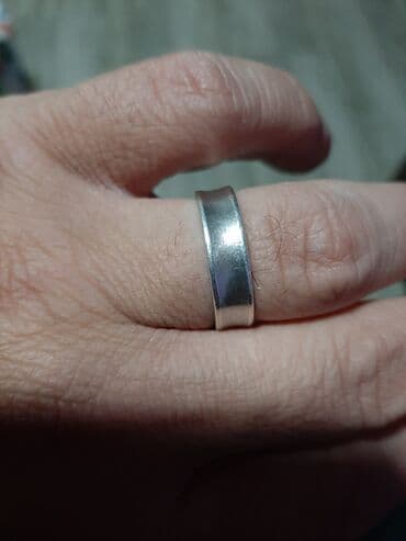 Srebrna burma 925 finoce pravo srebro prsten je velicine 20 do 21 m.m