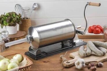 rasklopivi ormar: Punilica za kobasicu 4kg Cena 7000dinara+Ptt 350 dinara. Kapacitet: 4 — 1