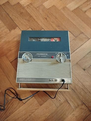doxa stari satovi: Stari retro mali magnetofon Pustio sami culo se sa trake ali kad sam — 1
