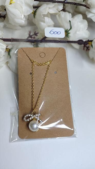 hm torba za plazu: Zlatna ogrlica sa priveskom – biserna kuglica i mašnica od kristala — 1