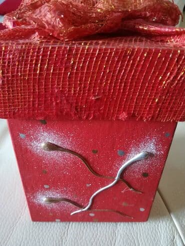 cinije za kolace: Decoration box, color - Red, Used — 9