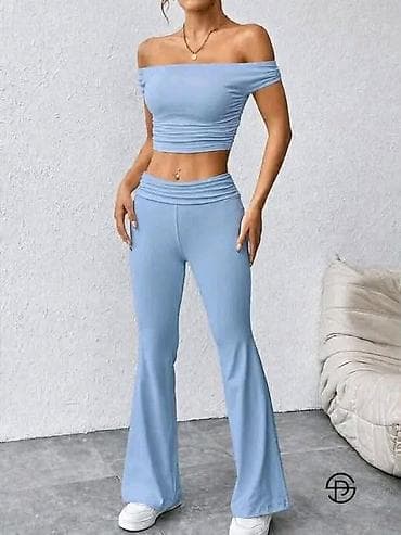 dekolte majice: Komplet crop top bez ramena majica i široke zvonare pantalone — 3