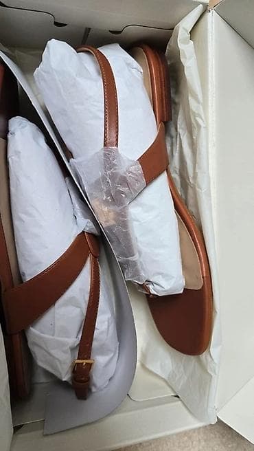 ženske sandale ravne: Lauren Ralph Lauren ženske sandale – kožne japanke sa kaišem - Model — 1