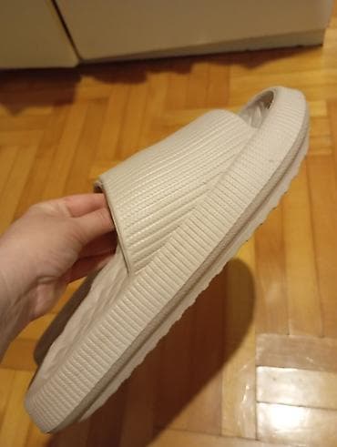 pull and bear srbija: Dve vrste obuće: 1) Zimske slip-on patike/čizme - Crna vodoodbojna — 3