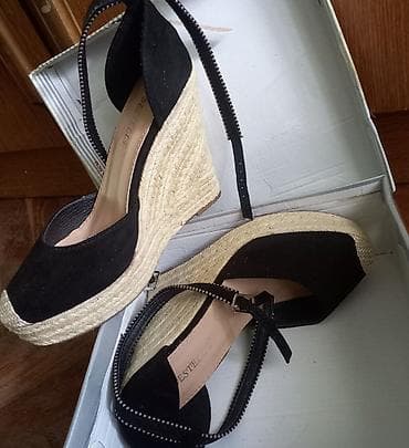 tommy hilfiger d: RASPRODAJA! Crne sandale na platformu ✨ Broj: 38 Gazište: 24 cm 🌟 — 1