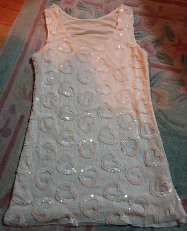 tunike elegantne: Prelepa tunika svecana elegantna. napred su sljokice. Od sljokica — 2