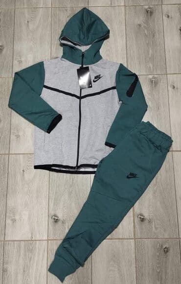 Decije komplet trenerke 
Cena 4400 din 
Velicine 6 14