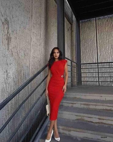 Women's Sweatsuits: 💫Elegantna midi haljina bez rukava
✅2800 din — 1