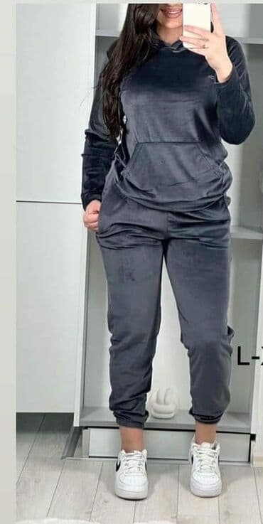 trenerka iz nemacke: Plisane trenerke,vece velicine.
2.700
L,XL,2XL,3XL — 5