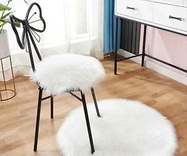 dekor dom namestaj: Na prodaju: Čupava hoklica sa metalnim nogarama ✨ Elegantna i udobna — 2