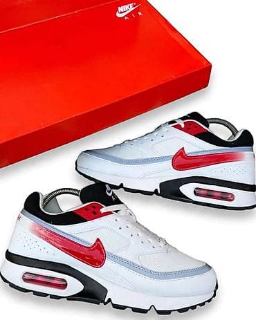 vumen sikret haljine: Nike Air patike – model sa vidljivom Air jedinicom u peti. - Boje — 1