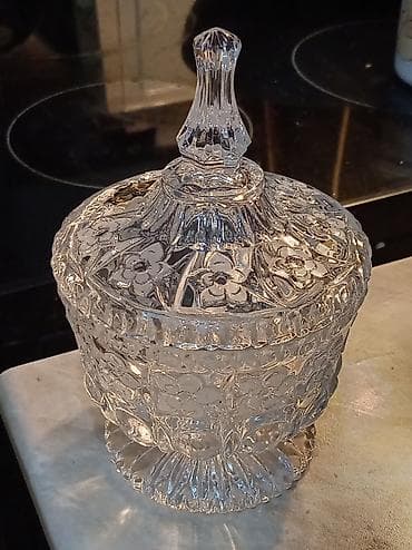 slike mace: Kristalna bombonjera sa poklopcem na postolju - Materijal: kristalno — 2