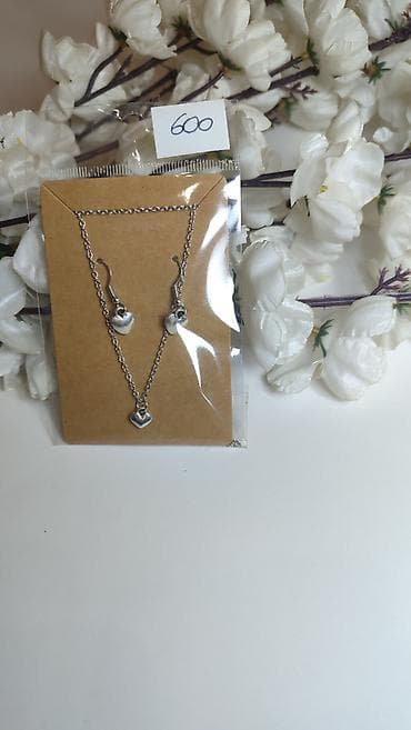 versace ogrlica: Set nakita – ogrlica i minđuše sa privescima u obliku srca. - — 1