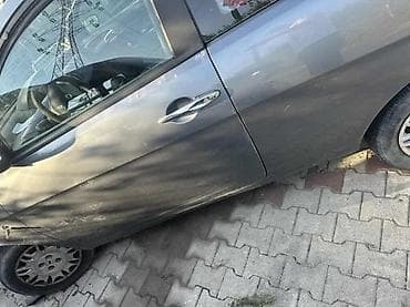 Prodaja automobila: LANCIA Y VRATA BRANIK HAUBA STOP FAR I SVE | Lancia y vrata branik — 3