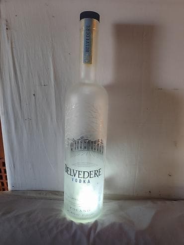 dozer za rakiju: Prazna flasa vodke Belvedere 6 litra Prodajem praznu flasu vodke — 2