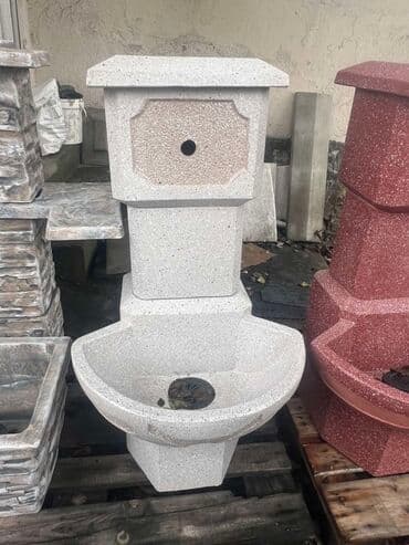 Baštenska dekoracija: Dekorativna baštenska fontana od veštačkog kamena (teraco). - — 1