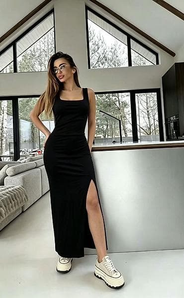 Haljine: Duga ženska haljina bez rukava sa prorezom sa strane. Model sa — 7