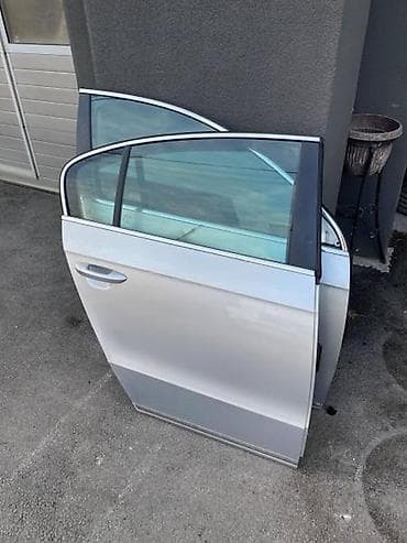auto delovi lajkovac: VRATA ZA VOLKSWAGEN PASSAT B7 | Zadnja desna vrata za Passat B7 — 2