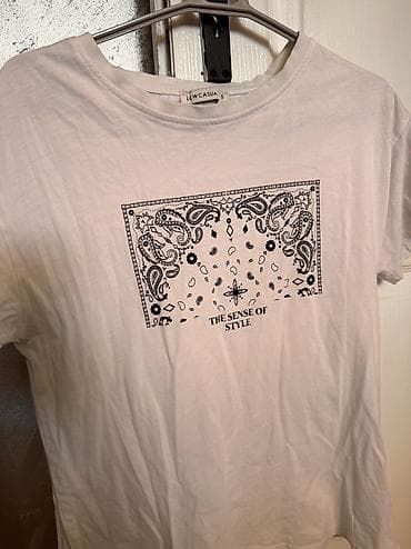 Muška odeća: Majica lagana
univerzalna velicina odgovara i S i M velicini — 1