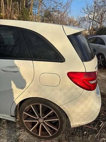 POLUSTRANICE W246 ZA MERCEDES BENZ B KLASA, B 150, B 160 . OD 2012 na lalafo.rs POLUSTRANICE W246 ZA MERCEDES BENZ B KLASA, B 150, B 160 . OD 2012
