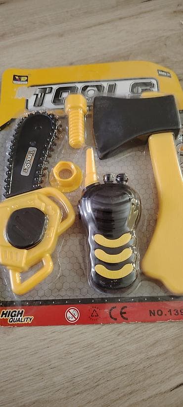 Donji delovi trenerke: Dečiji set alata – Tools Set Opis: - Tematski set igračaka za malu — 1