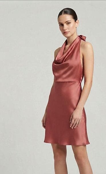 svilena majica: Svilena satenska haljina u nijansi prašnjavo roze. - Kroj: mini/midi — 1