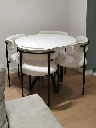 Okrugli trpezarijski set – sto i 4 stolice - Sto: okrugla ploča u