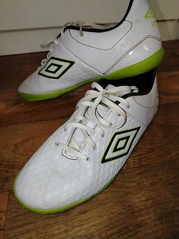 balenciaga patike cena: Patike za fudbal UMBRO br 38 su u odlicnom stanju sa sitnim tragovima — 1