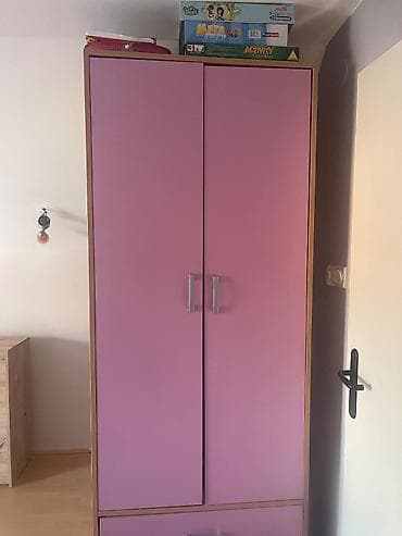 deciji ormari polovni: Dvoslojni garderober sa dvokrilnim vratima u rozoj boji, idealan za — 2
