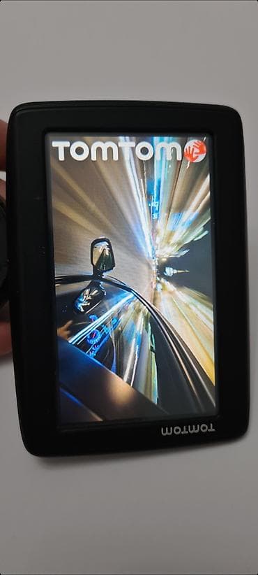 polovna auto prikolica: TomTom VIA GPS navigacioni sistem, model 4EN42 Z1230.  - Uz navigaciju — 1