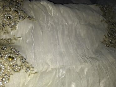 exit odeca: Svečana duga haljina u boji slonovače sa širokim bretelama. Gornji deo — 6