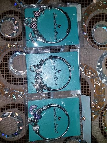 Narukvice od nerđajućeg čelika sa privescima/čarmovima - Materijal