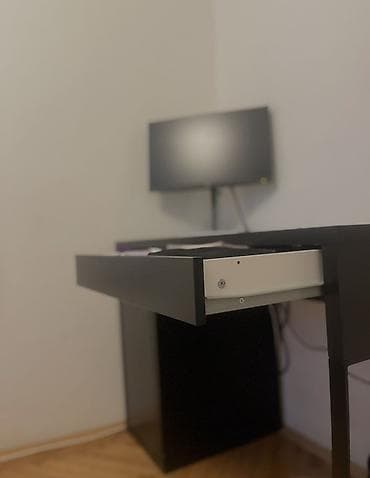 jysk ormari za hodnik: Ikea MICKE radni sto, crnosmeđa boja. Dimenzije: 105 × 50 cm. - — 6